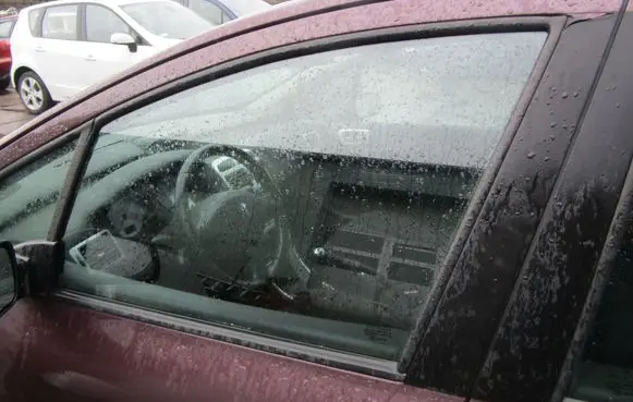 Peugeot 307 Front door window glass four-door 