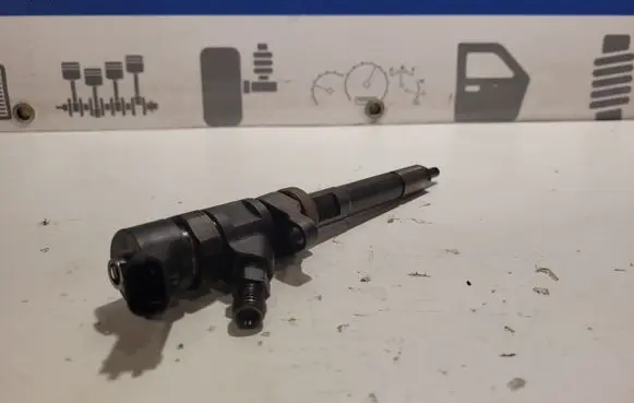Volvo V50 Fuel injector 328480