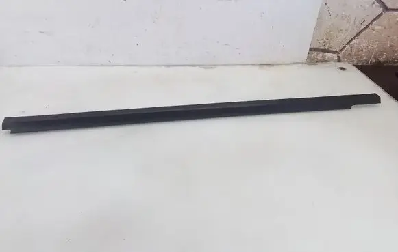 Mercedes-Benz ML W163 Front door glass trim molding 