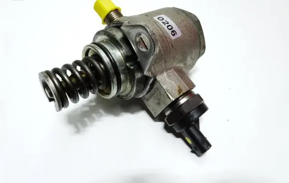 Volkswagen PASSAT B7 Fuel injection high pressure pump 03C127026D 200910 HFS0343B