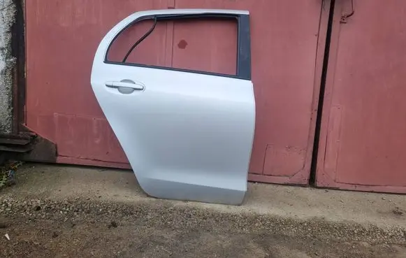 Toyota Yaris Rear door