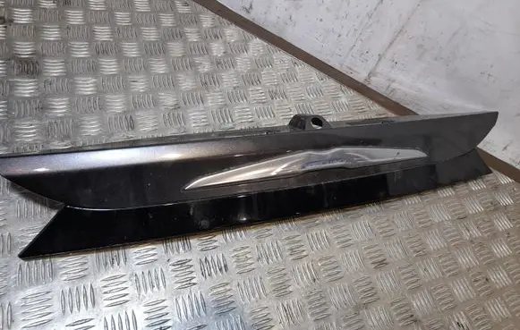 Chrysler Pacifica Tailgate/trunk spoiler 5RL88LAUAE