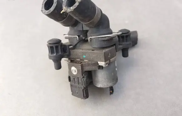 Mercedes-Benz E W210 Coolant heater control valve 0018307784 1147412114