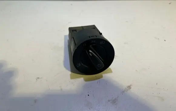 Skoda Fabia Mk2 (5J) Light switch 3B0941531B