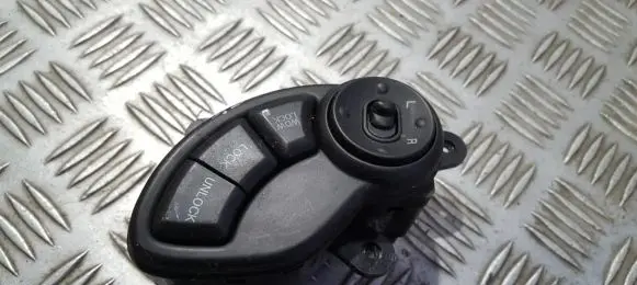 Hyundai Santa Fe Wing mirror switch 9353026500