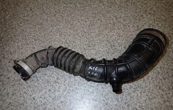Nissan Note (E11) Intercooler hose/pipe