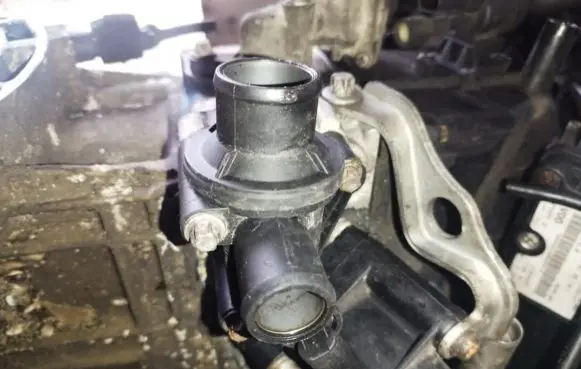 Mercedes-Benz Vaneo W414 Engine coolant pipe/hose