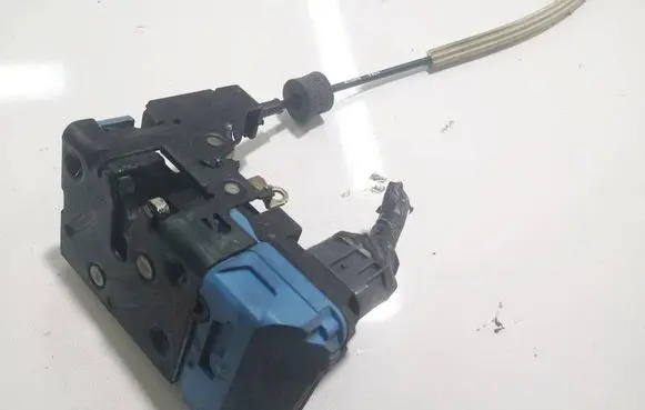 Volvo S60 Front door lock 