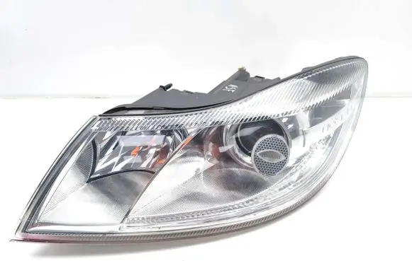 Skoda Octavia Mk2 (1Z) Headlight/headlamp 1Z2941015F 1LL247052-03
