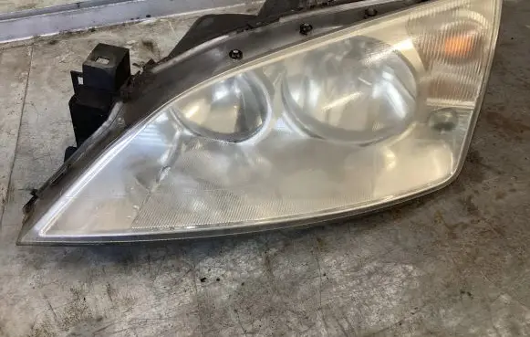 Ford Mondeo Mk III Headlight/headlamp 1S7113006AL 0301174201