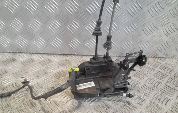 Hyundai Santa Fe Front door lock 813102B070