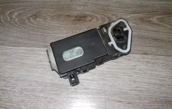 Volvo V50 Fuel tank cap lock 30716754