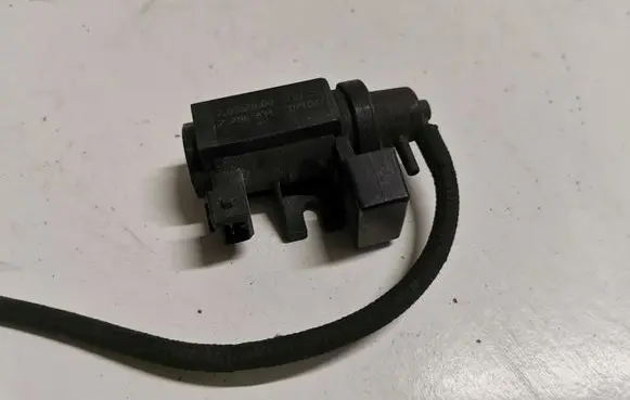 BMW 5 E60 E61 Turbo solenoid valve 7796634