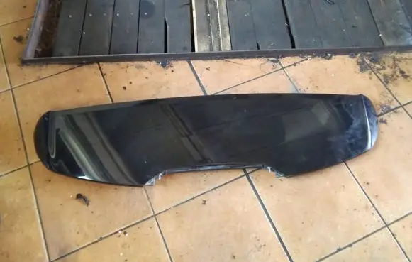 Tailgate/trunk spoiler