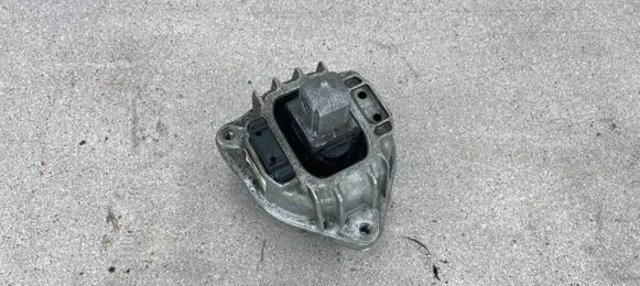 BMW M6 Engine mount bracket 6851263 21116851263