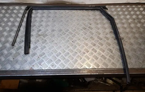 Audi Q7 4M Rubber seal rear door window/glass 4M0839431B