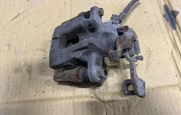 Toyota Prius (XW30) Rear brake caliper 