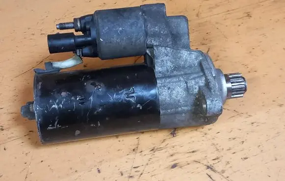 Skoda Octavia Mk2 (1Z) Starter motor 02E911024A
