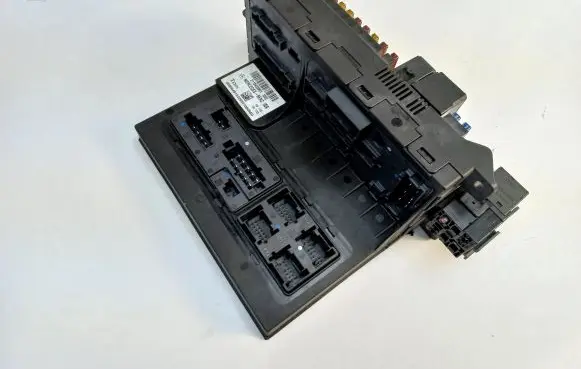 Mercedes-Benz E W211 Fuse box set 2115453801