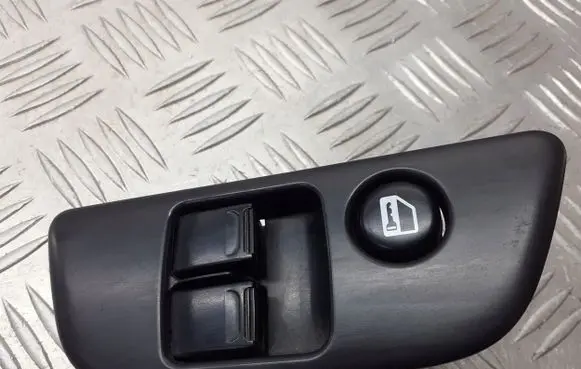 Suzuki Ignis Electric window control switch 5179201