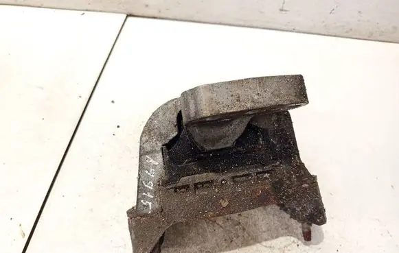 Chevrolet Cruze Engine mount bracket 13284424