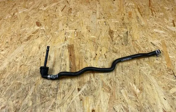 Engine coolant pipe/hose