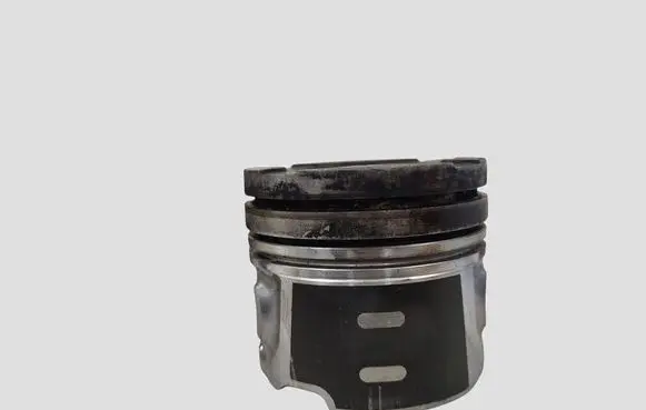 Volvo V50 Piston