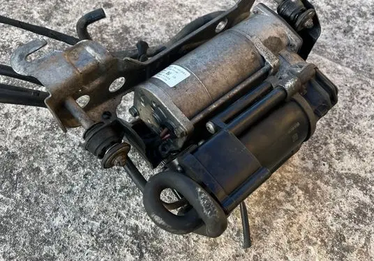 Mercedes-Benz C AMG W205 Air suspension compressor/pump A2053200104 2053200104