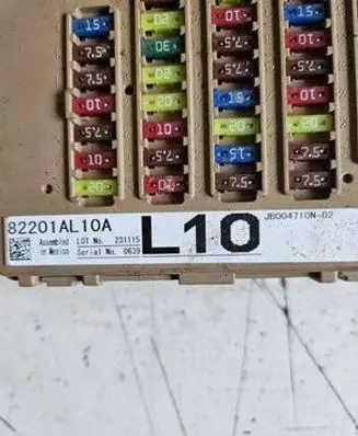Subaru Legacy Fuse module JB004400N 008676 1508561