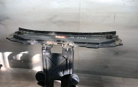 Mercedes-Benz R W251 Radiator support slam panel bracket 052600