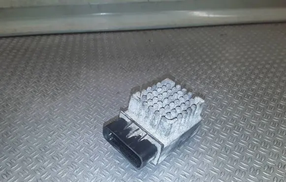 Chrysler Pacifica Coolant fan relay P04868332AE
