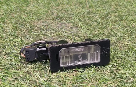BMW 5 E39 Number plate light 8372001