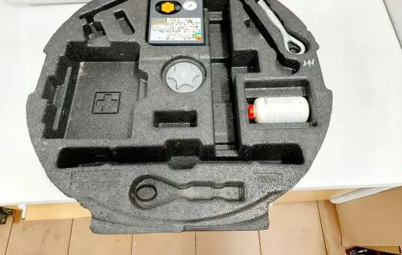 Nissan Qashqai Glove box in trunk 
