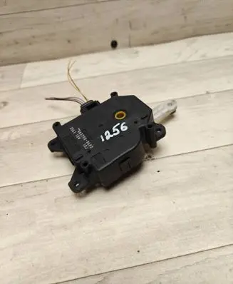 Toyota Avensis T250 Air flap motor/actuator 0637008680