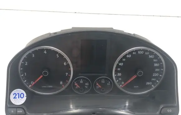Volkswagen Tiguan Speedometer (instrument cluster) 5N0920870C