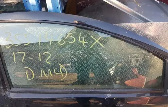 Citroen C2 Front door window glass four-door