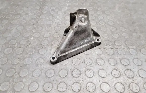 BMW 6 E63 E64 Engine mounting bracket 6769153