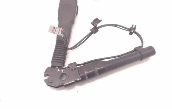Front seatbelt buckle