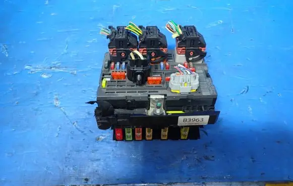 Peugeot Partner Fuse module 9664706280 S111371238