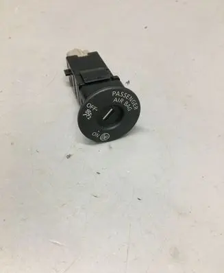 Passenger airbag on/off switch