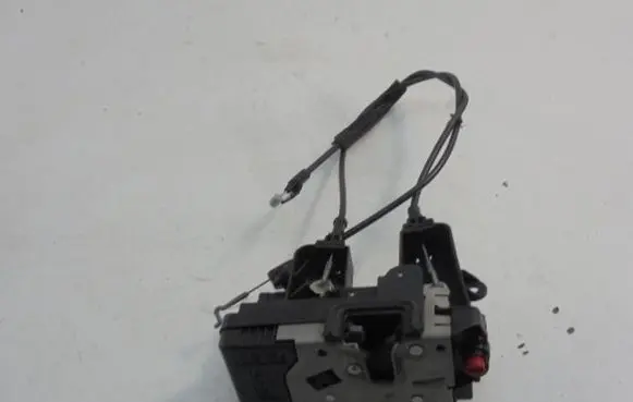 Opel Vectra C Rear door lock 13210762