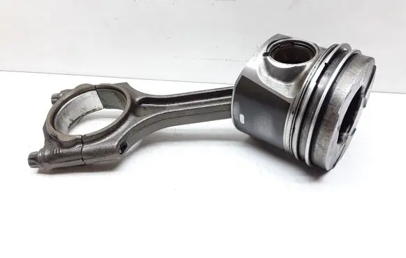 Volvo XC60 Piston with connecting rod