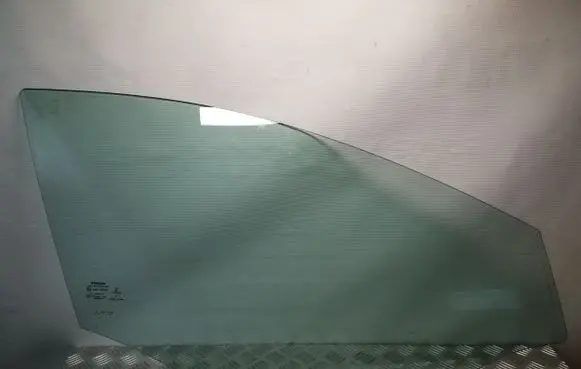 Volvo V40 Front door window glass four-door