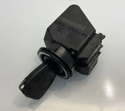 Mercedes-Benz E W210 Ignition lock 2105450208 A2105450208