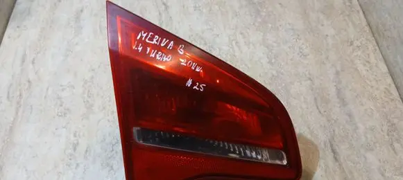Opel Meriva B Tailgate rear/tail lights 21620101