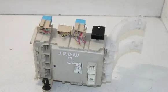 Toyota Urban Cruiser (XP110) Fuse module 8273052N00