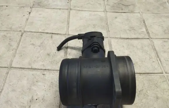 Skoda Octavia Mk2 (1Z) Mass air flow meter 0281002531 038906461B