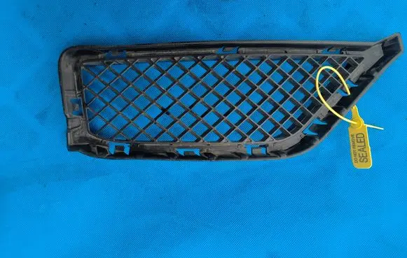 BMW X1 E84 Front bumper lower grill 7303756