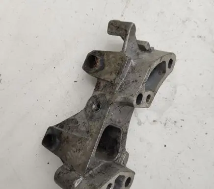 Peugeot 5008 Engine mounting bracket 9688615780