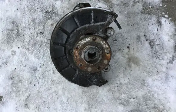 Volkswagen Tiguan Front wheel hub OEM
